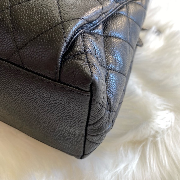 Authentic vintage Chanel caviar CC logo chain shoulder bag - Picture 5 of 16